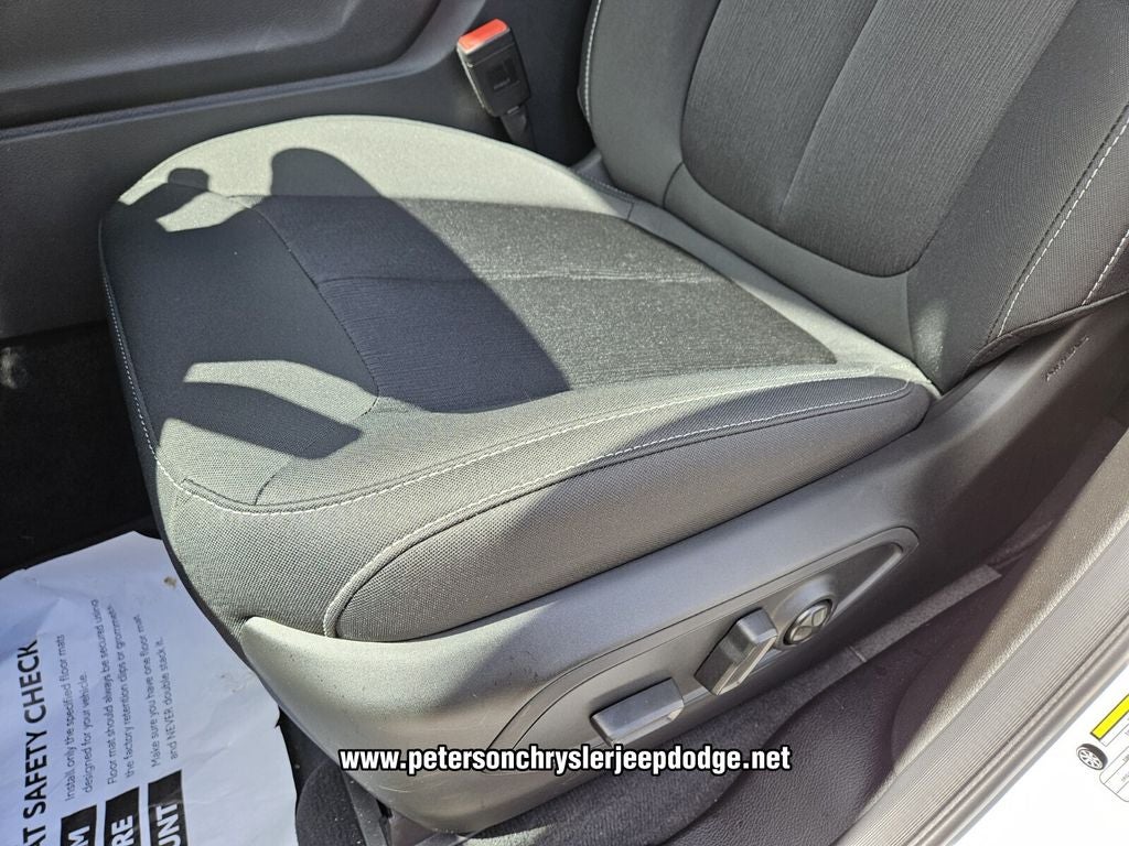 2026 Jeep Grand Cherokee GRAND CHEROKEE LAREDO X 4X2