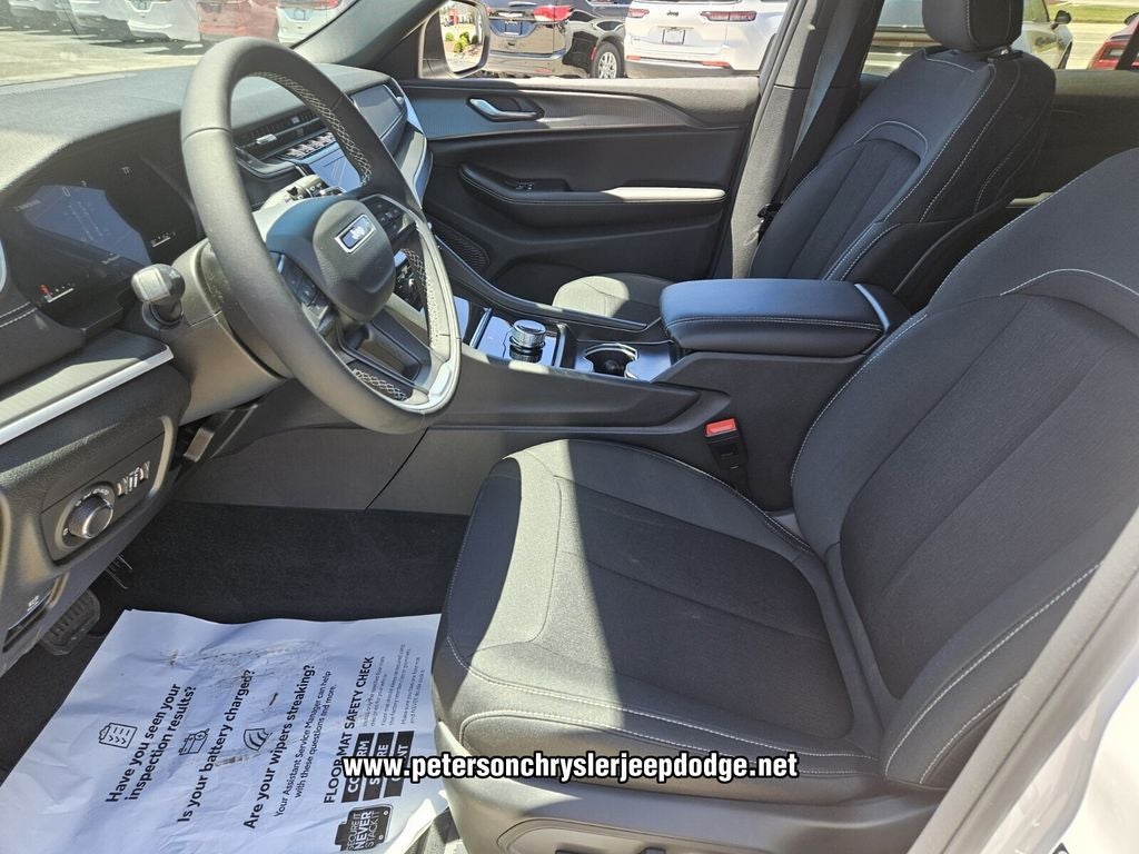 2026 Jeep Grand Cherokee GRAND CHEROKEE LAREDO 4X2