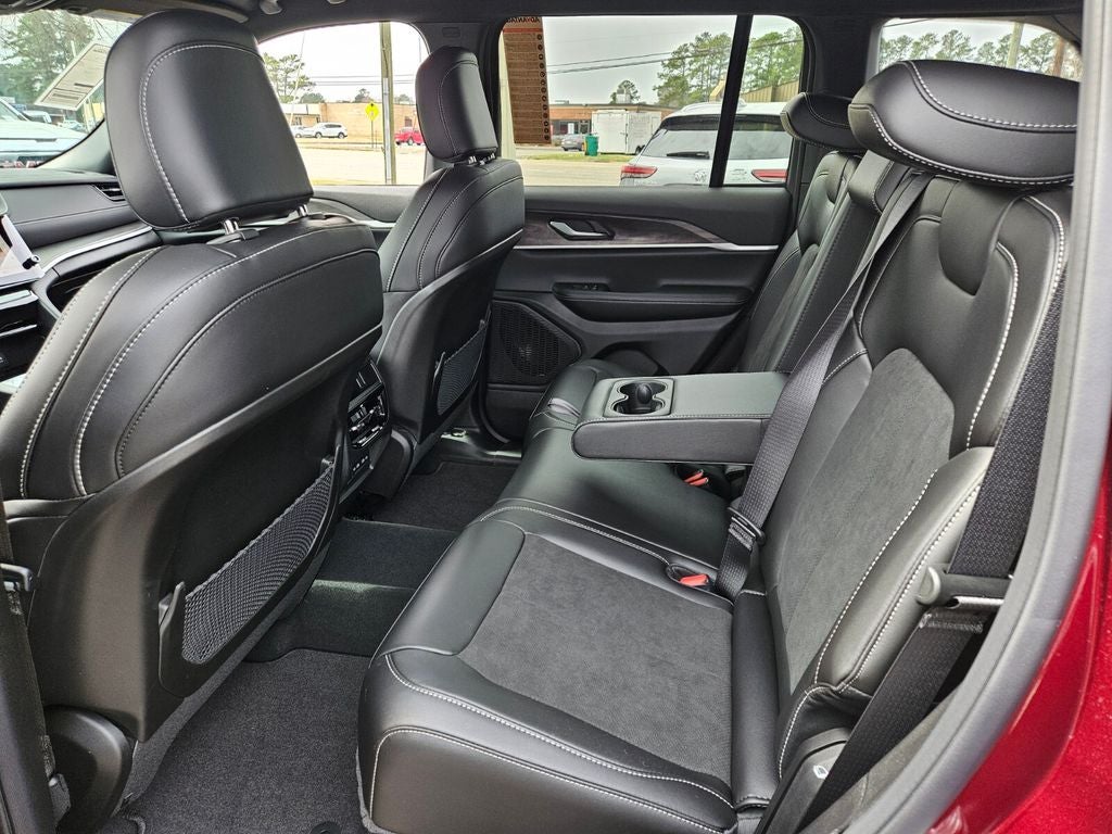 2026 Jeep Grand Cherokee Altitude 4x2