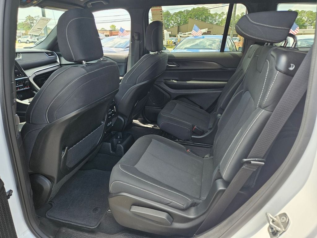 2025 Jeep Grand Cherokee L Laredo 4x2