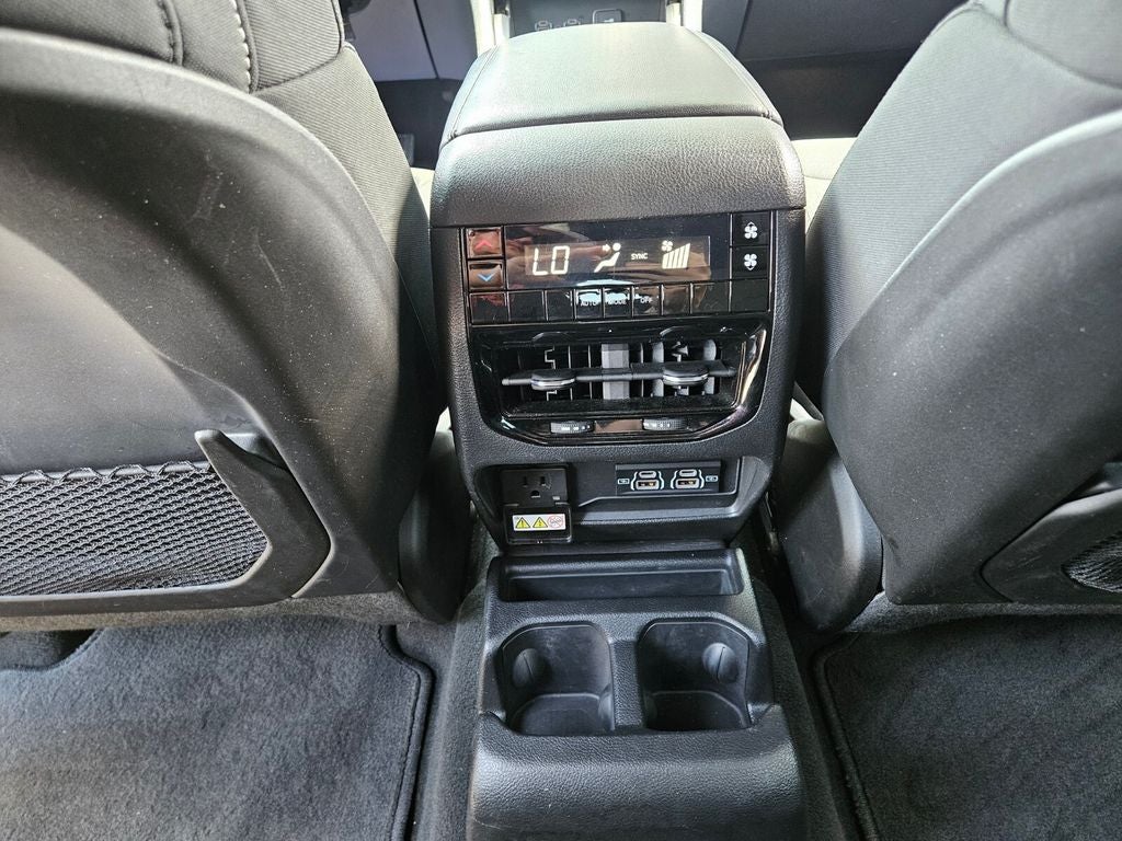 2025 Jeep Grand Cherokee L Laredo 4x2