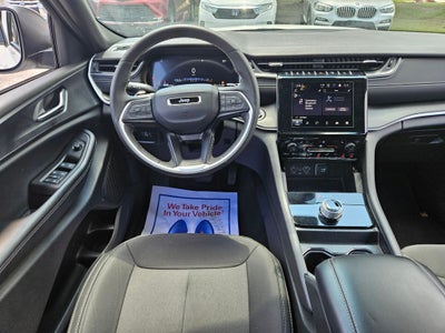 2025 Jeep Grand Cherokee L Laredo 4x2
