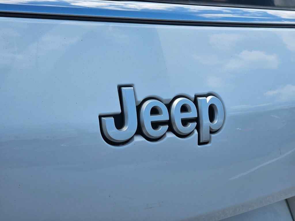 2025 Jeep Grand Cherokee L Laredo 4x2