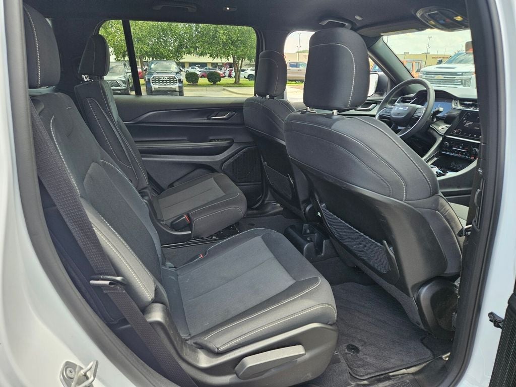 2025 Jeep Grand Cherokee L Laredo 4x2