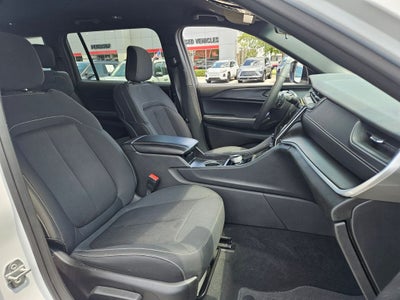 2025 Jeep Grand Cherokee L Laredo 4x2