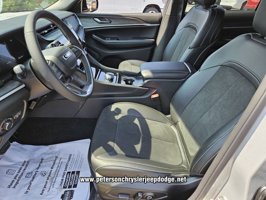 2026 Jeep Grand Cherokee GRAND CHEROKEE L LAREDO ALTITUDE 4X4