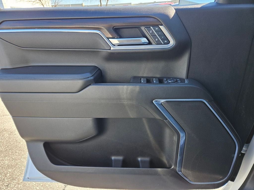 2025 GMC Sierra 1500 4WD Crew Cab Short Box SLT