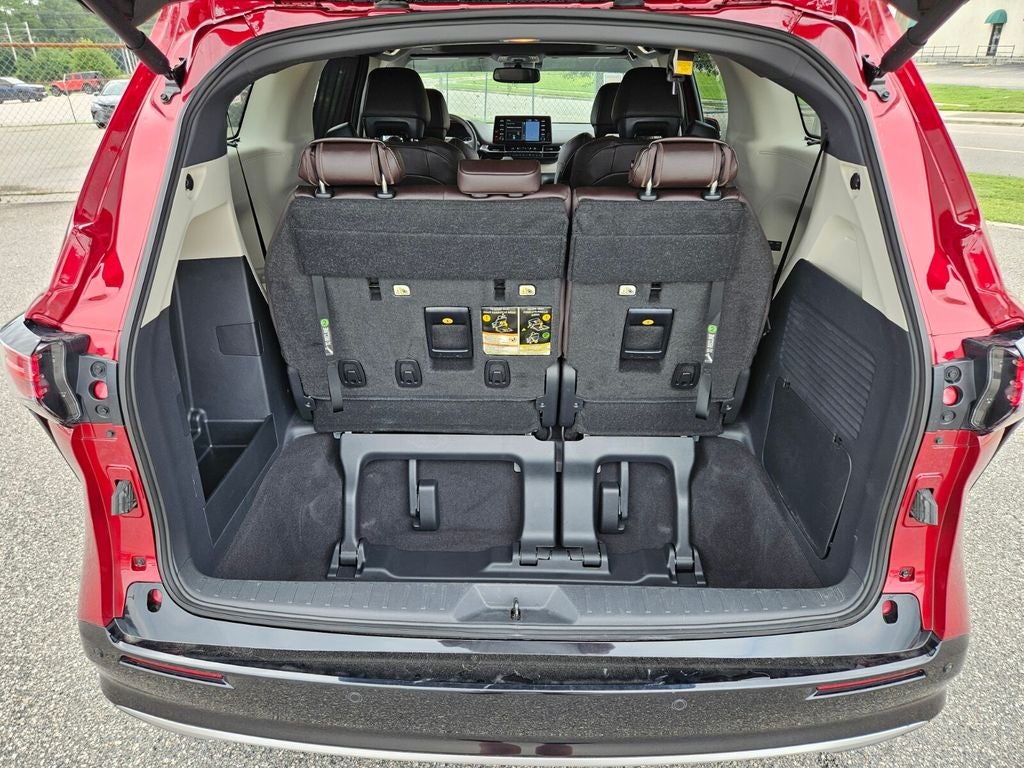 2023 Toyota Sienna Platinum