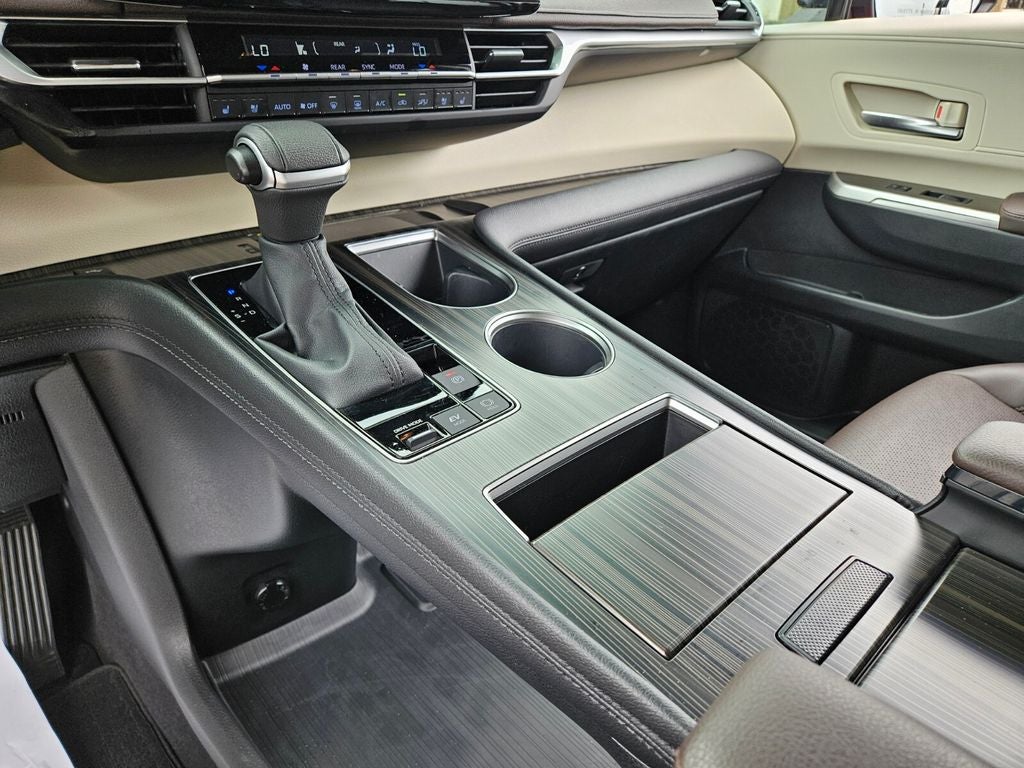 2023 Toyota Sienna Platinum