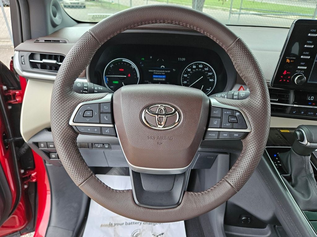 2023 Toyota Sienna Platinum