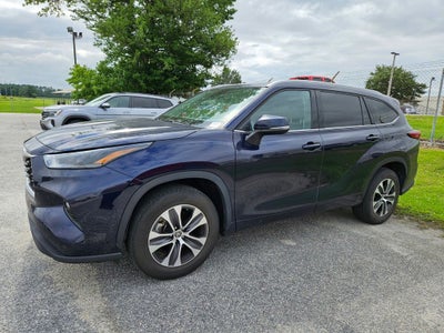 2022 Toyota Highlander Hybrid XLE