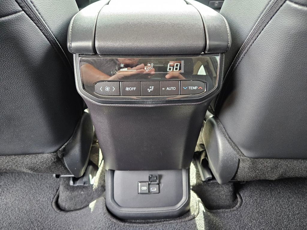 2025 Toyota Highlander Hybrid XLE