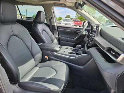 2025 Toyota Highlander Hybrid XLE