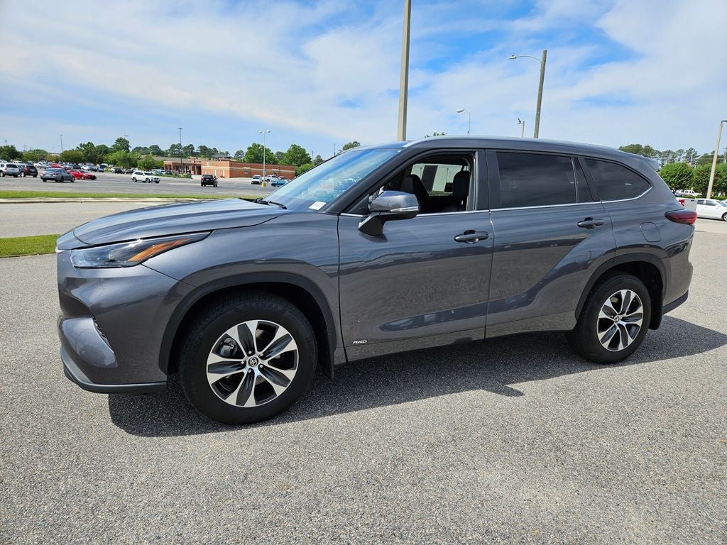 2025 Toyota Highlander Hybrid XLE