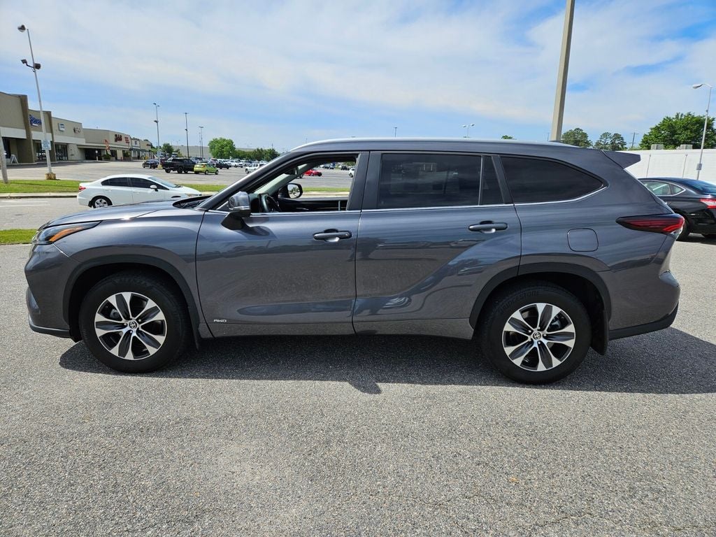 2025 Toyota Highlander Hybrid XLE