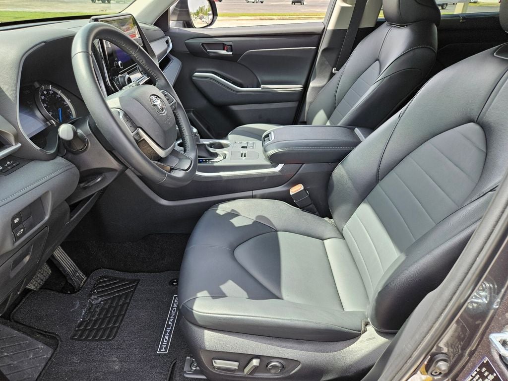 2025 Toyota Highlander Hybrid XLE