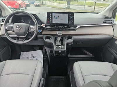 2024 Toyota Sienna XLE