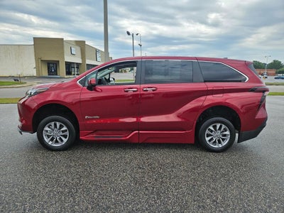 2024 Toyota Sienna XLE
