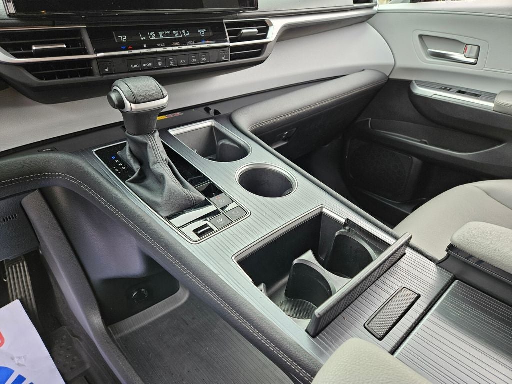 2025 Toyota Sienna XLE