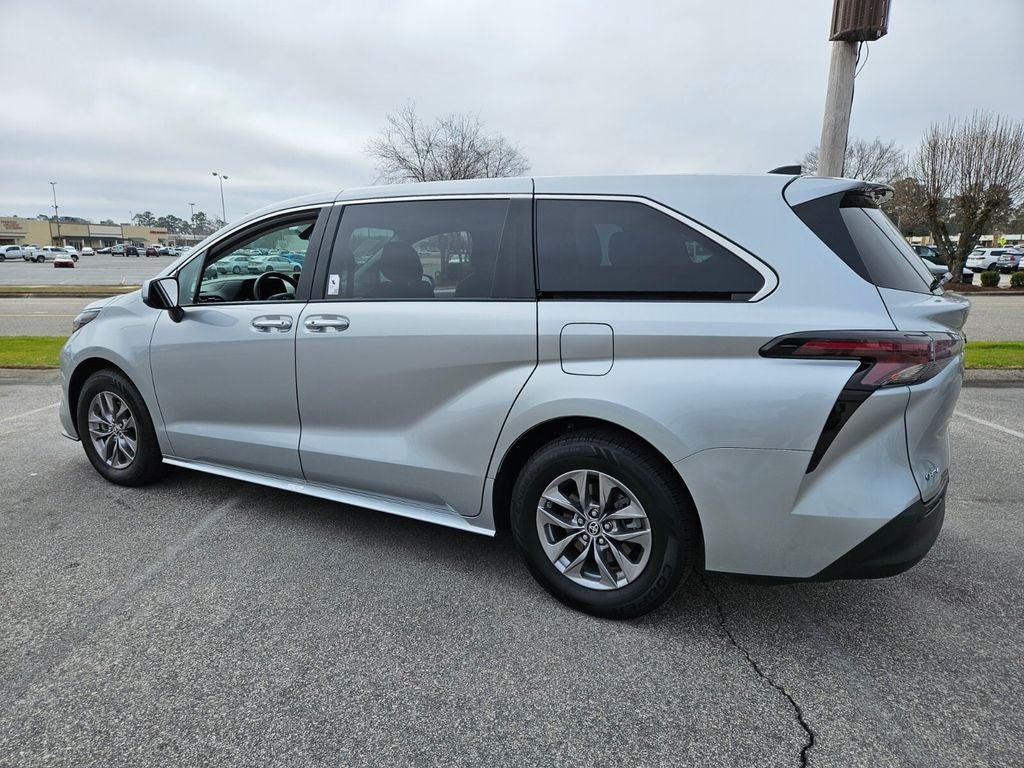 2025 Toyota Sienna XLE