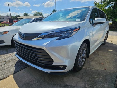 2025 Toyota Sienna XLE