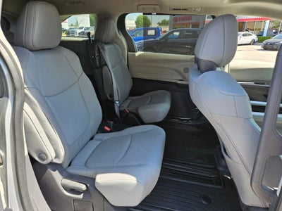 2022 Toyota Sienna XLE