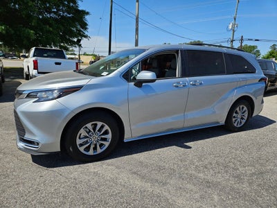 2022 Toyota Sienna XLE