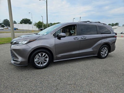 2021 Toyota Sienna XLE