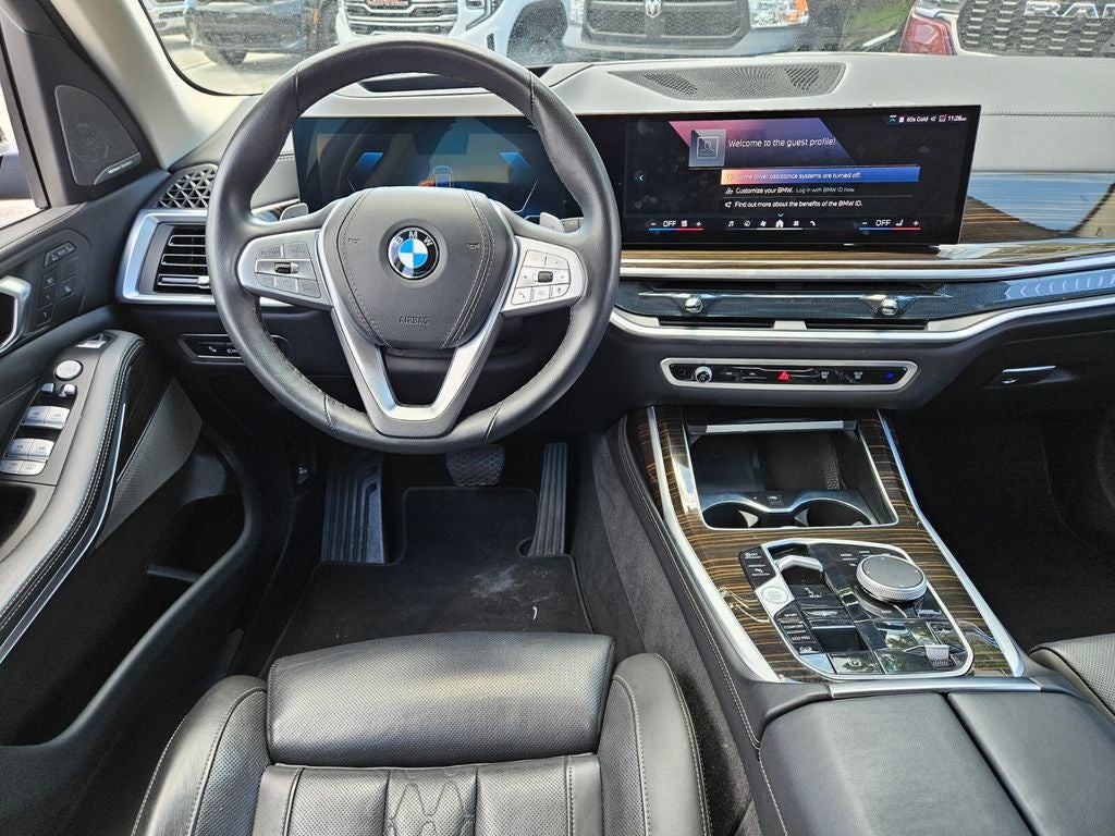 2025 BMW X7 xDrive40i