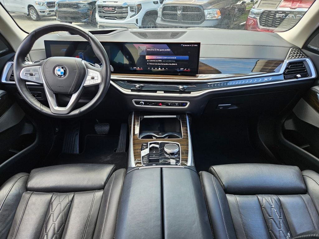 2025 BMW X7 xDrive40i